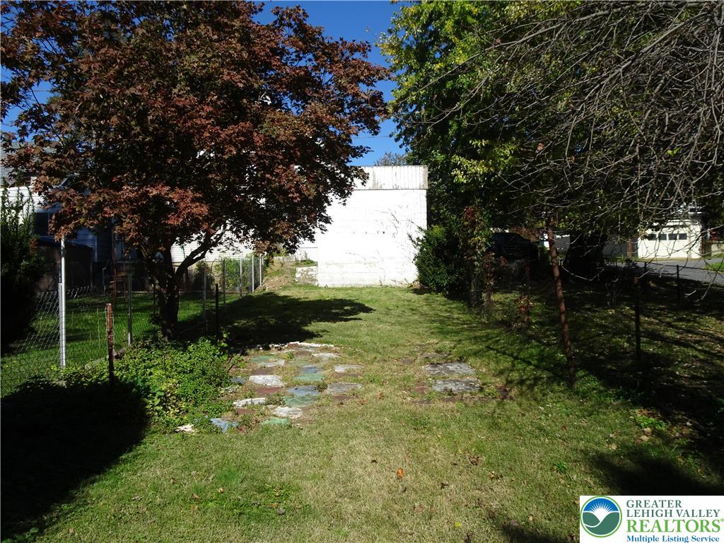 313 East Church Street Bethlehem, PA 18018 - Photo 26 of 27 a view of a garden with a tree