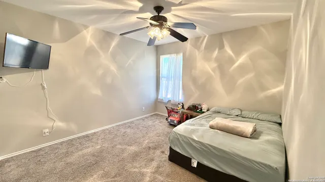 a view of livingroom with furniture