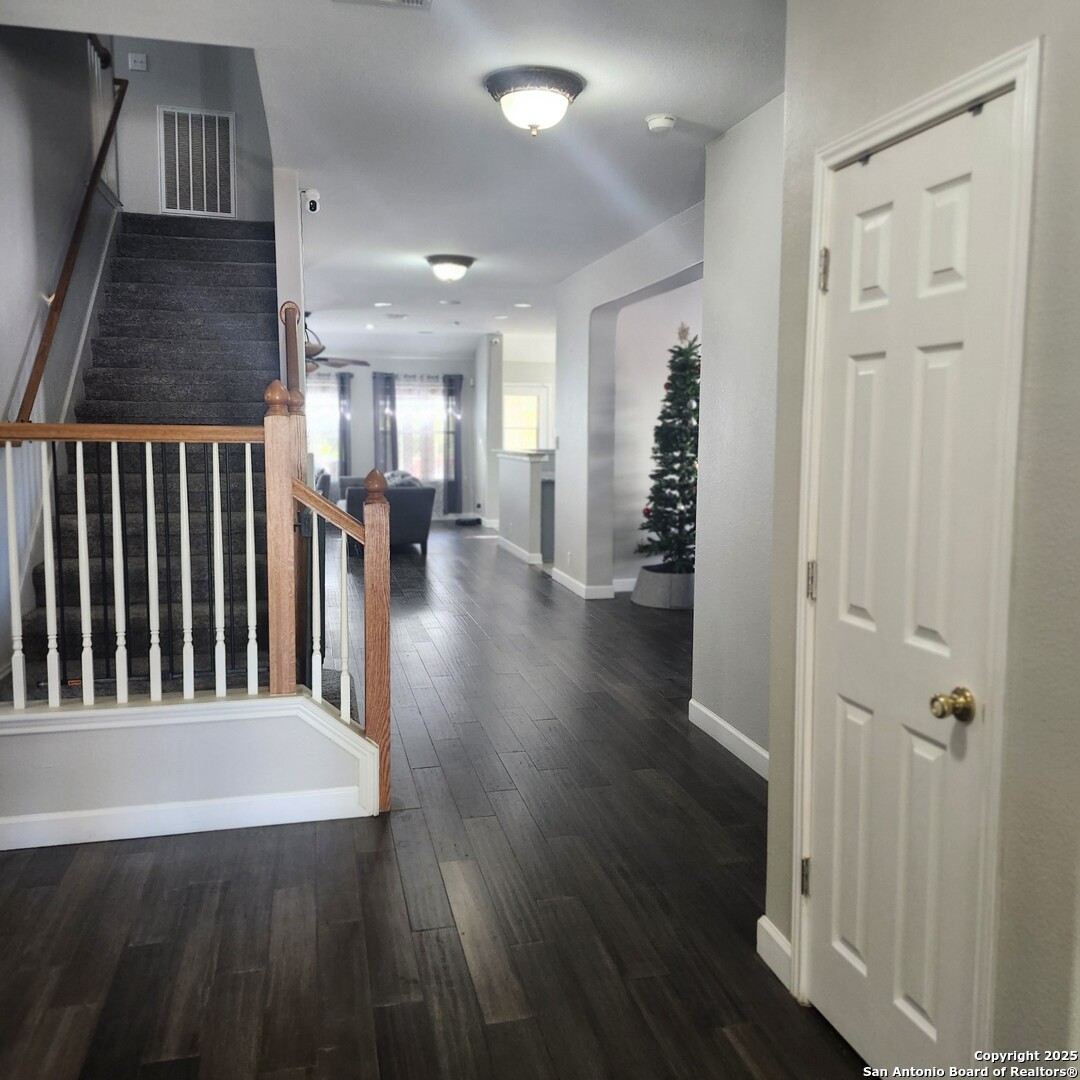 9402 Anderson Way Converse, TX 78109 - Photo 3 of 37