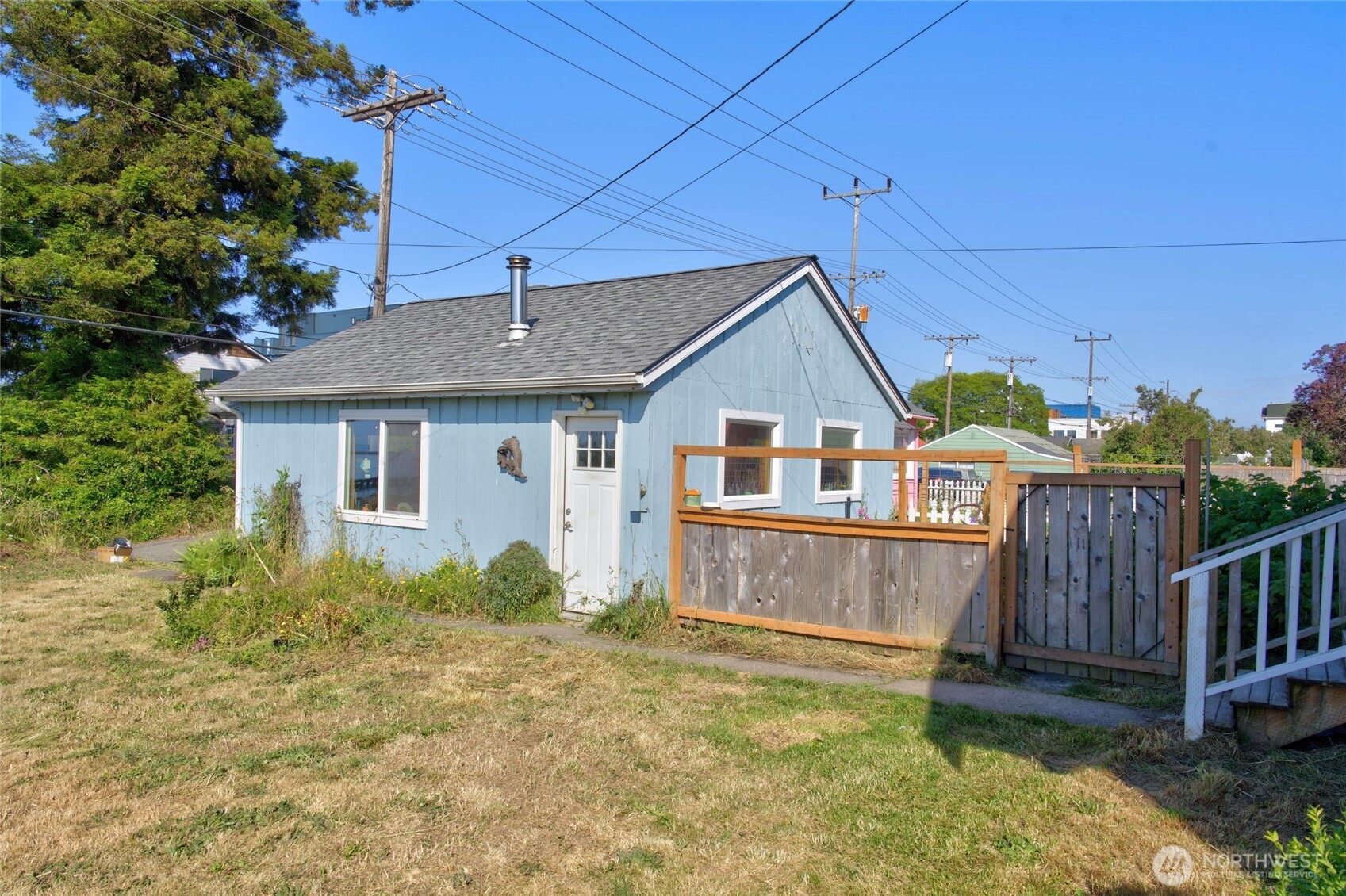 237 West 3rd Street Port Angeles, WA 98362 - Photo 39 of 40 a front view of a house with garden