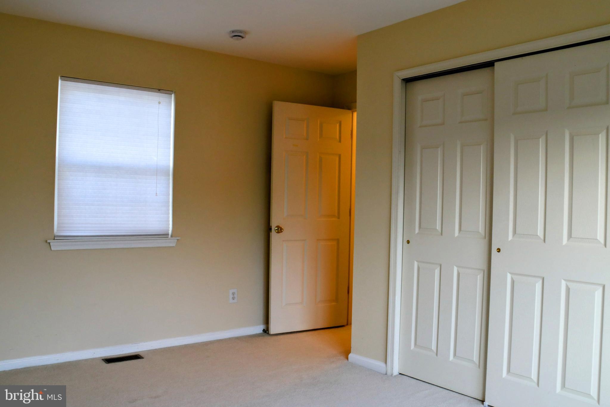 34 Windsor Pond Road Princeton Junction, NJ 08550 - Photo 25 of 36 3rd Bedroom view3: closet