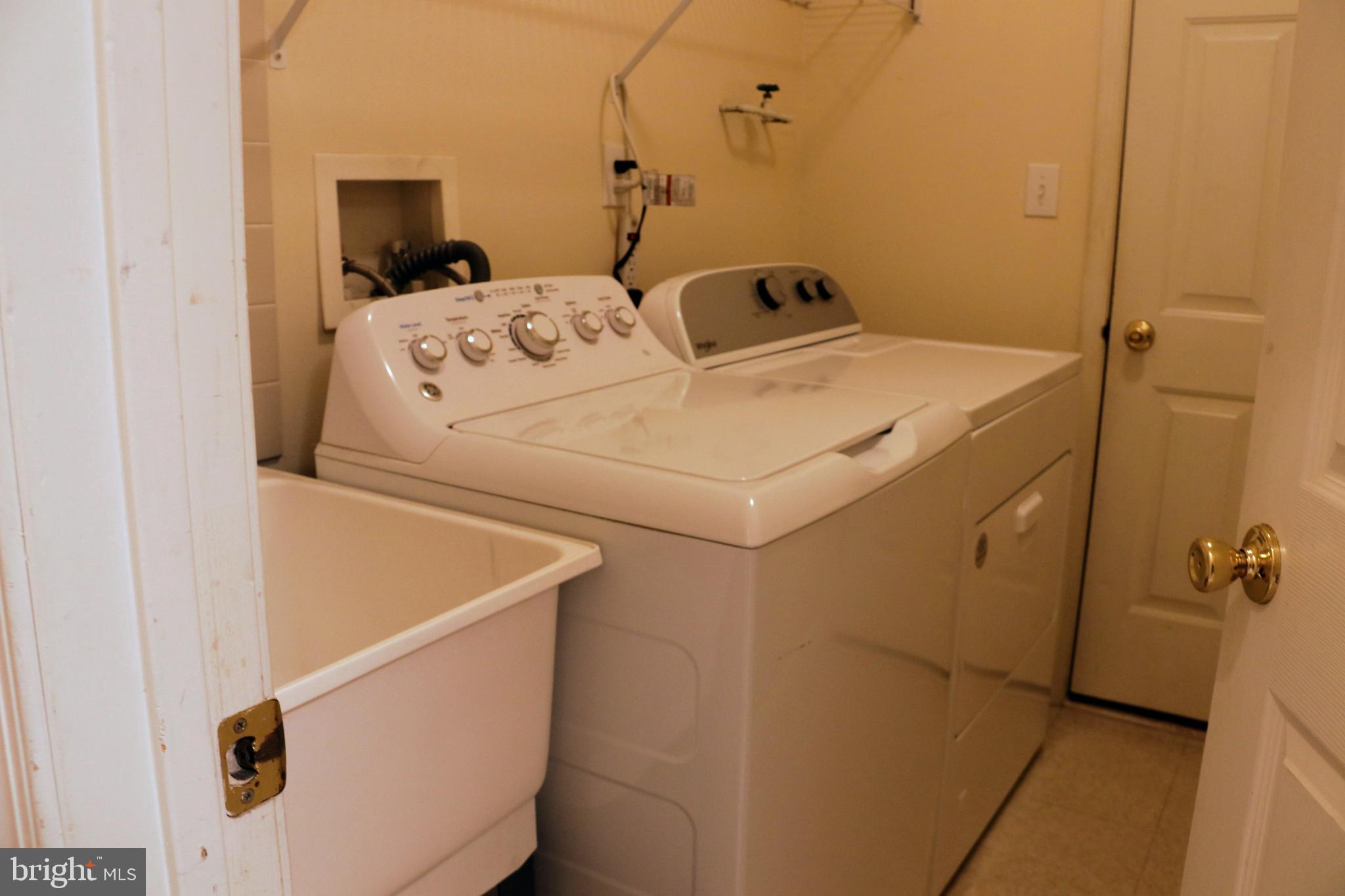 34 Windsor Pond Road Princeton Junction, NJ 08550 - Photo 29 of 36 1st floor Laundry Room view2
