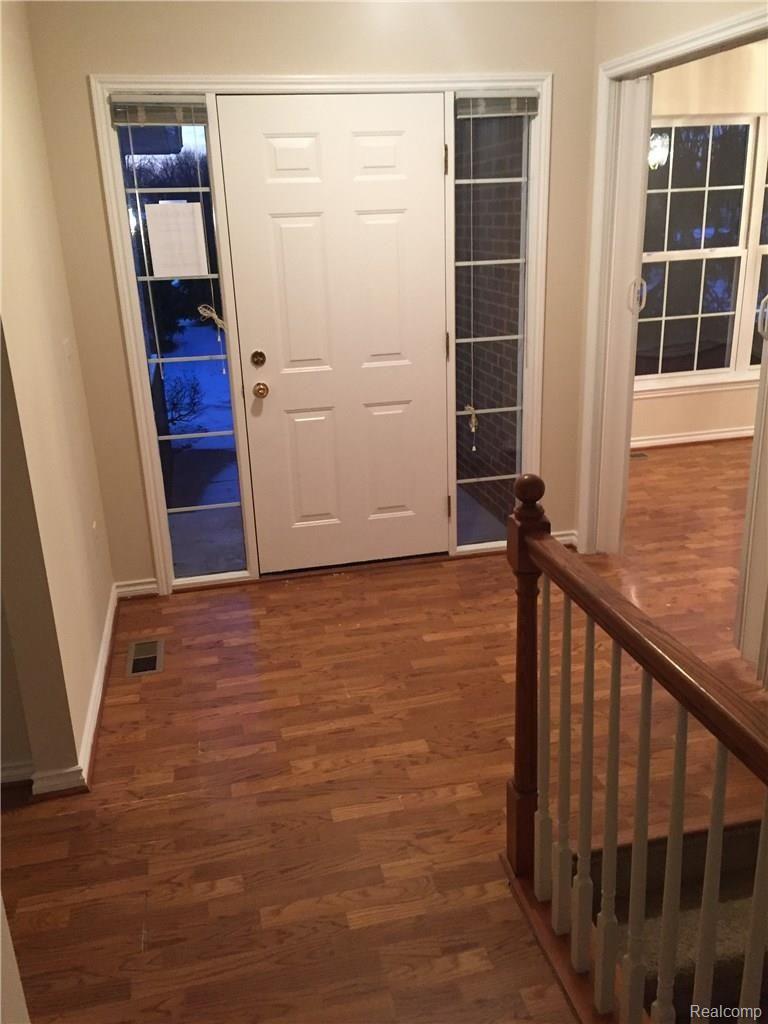 3773 Crooks Road Rochester, MI 48309 - Photo 2 of 28 Entry