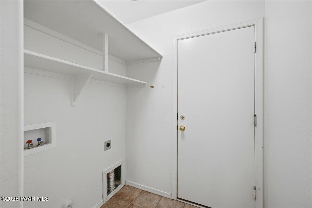605 Harding Road Chino Valley, AZ 86323 - Photo 4 of 16 04-Laundry