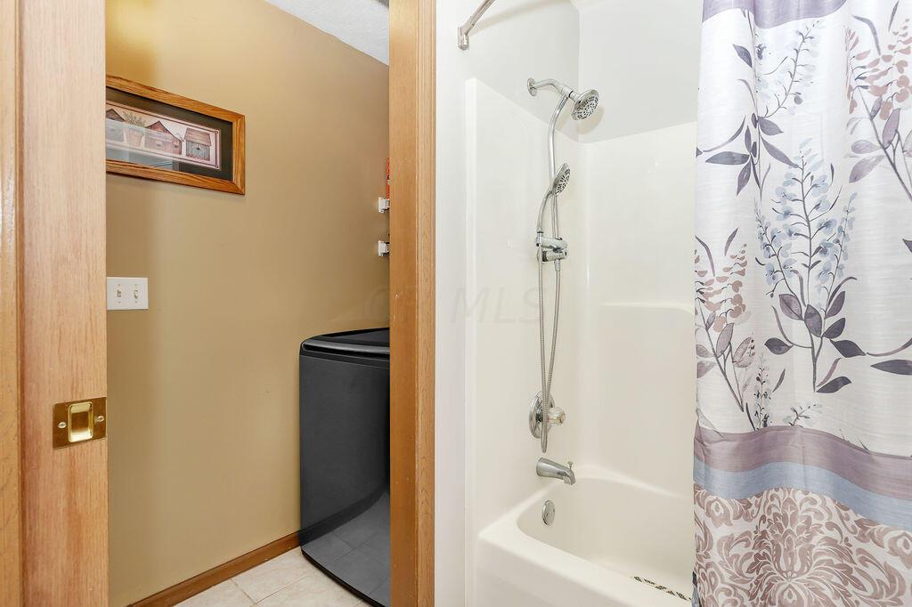 261 Goose Pond Road, Unit B Newark, OH 43055 - Photo 30 of 55 28-MainBathroom