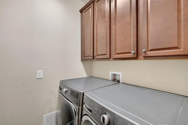 $949,900 | 14282 Creekbed Circle, Winter Garden, FL 34787