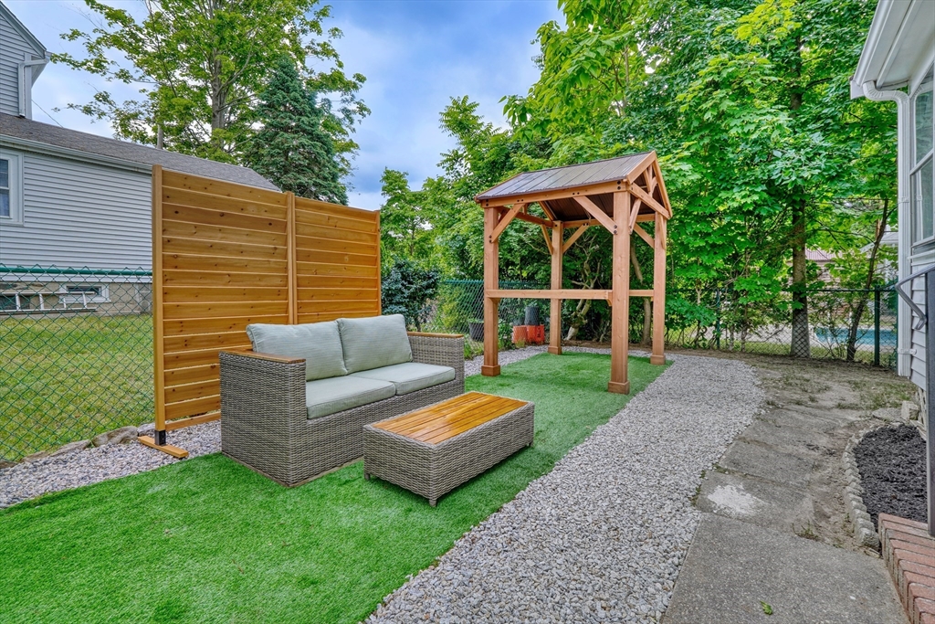 9 Bellevue Road, Unit B Wakefield, MA 01880 - Photo 29 of 36