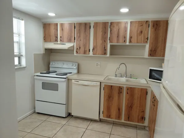 $1,800 | 6850 Royal Palm Boulevard, Unit 211G, Margate, FL 33063