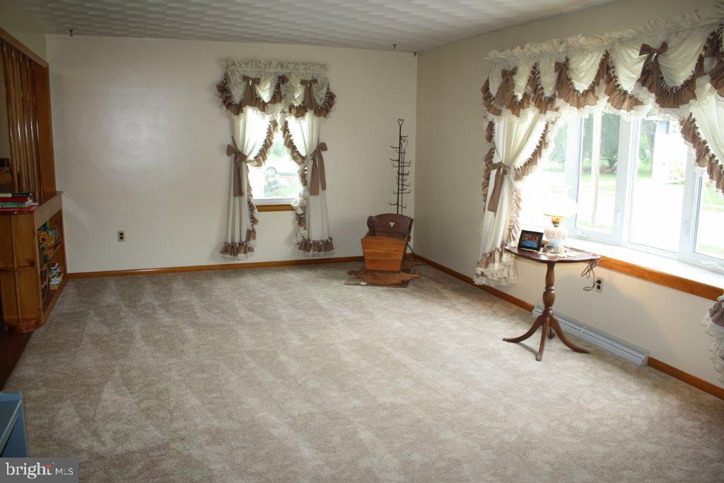 1760 Topaz Road York, PA 17408 - Photo 2 of 14 Gallery Image 2