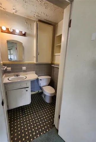a bathroom with a bathtub