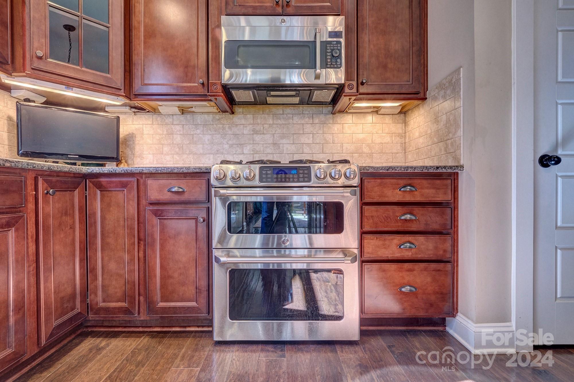 516 Channel Road Lake Wylie, SC 29710 - Photo 9 of 38 Gallery Image 9