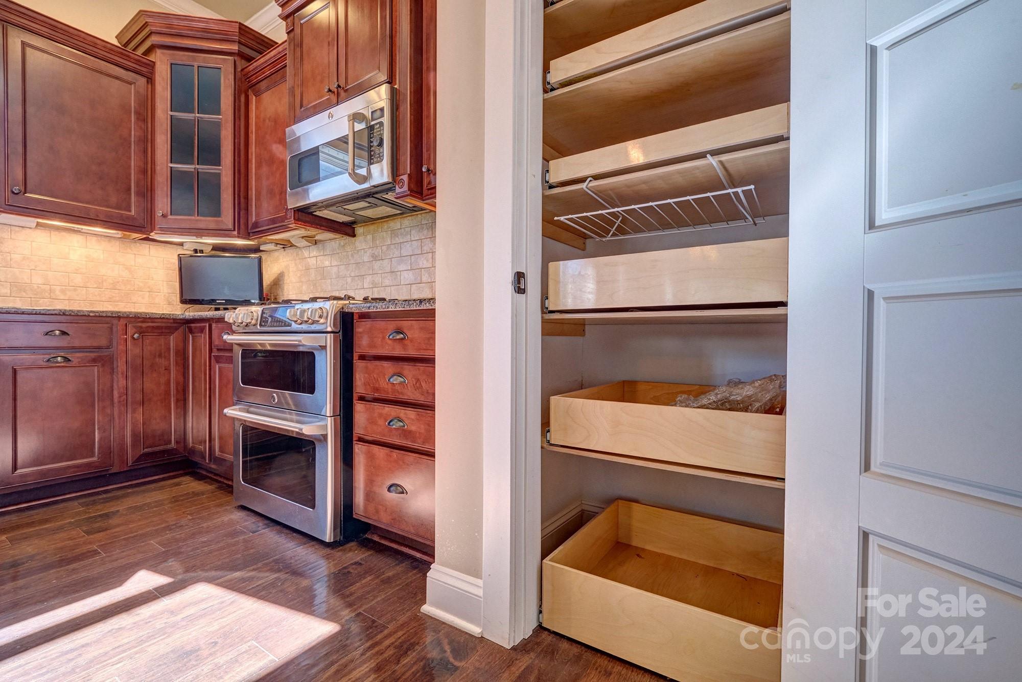 516 Channel Road Lake Wylie, SC 29710 - Photo 10 of 38 Gallery Image 10