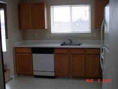 657 Ridgecrest Street Fenton, MI 48430 - Photo 11 of 14 20239400-10.JPG