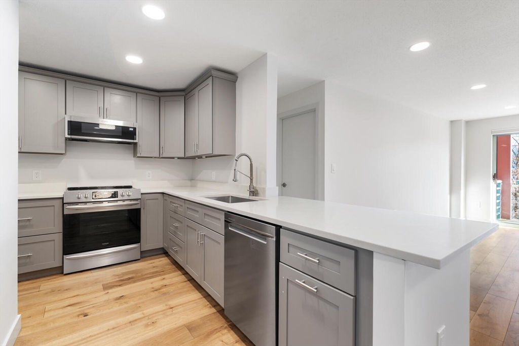 269 Cambridge Road, Unit 504 Woburn, MA 01801 - Photo 14 of 35 Gallery Image 14