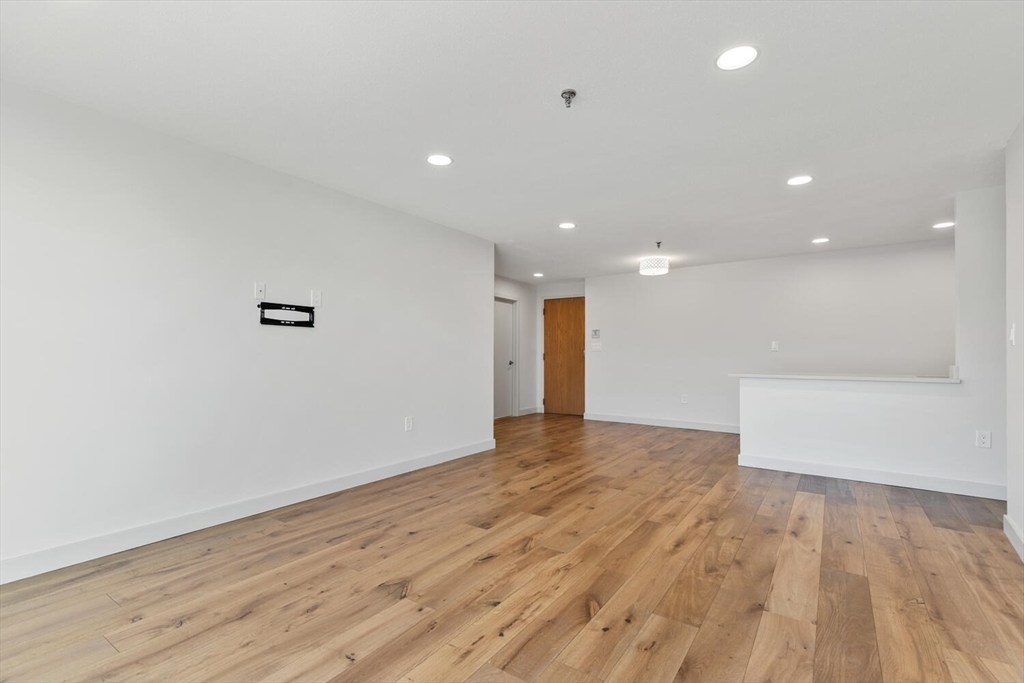269 Cambridge Road, Unit 504 Woburn, MA 01801 - Photo 10 of 35 Gallery Image 10