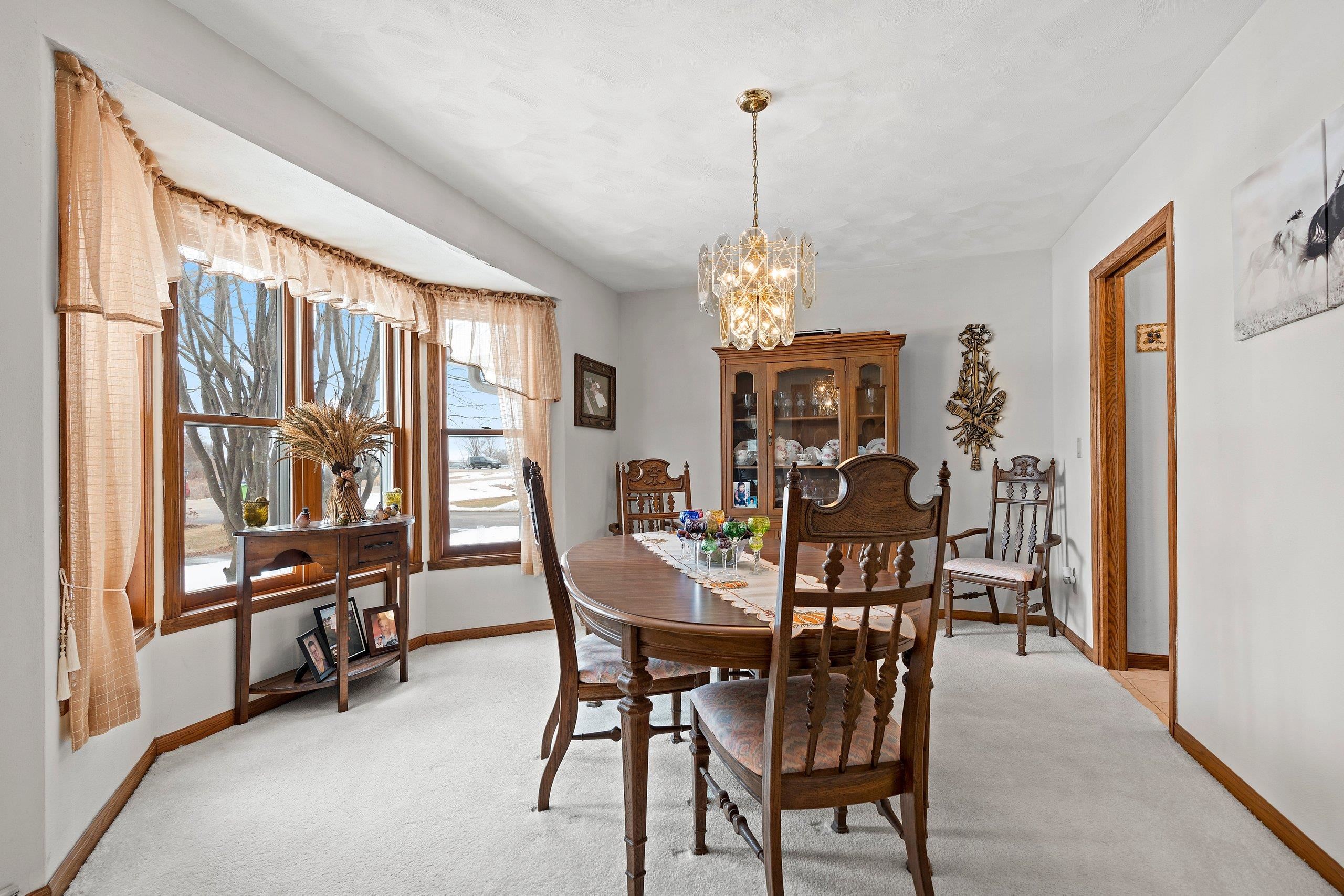 2911 Ridgeway Drive Neenah, WI 54956 - Photo 5 of 28