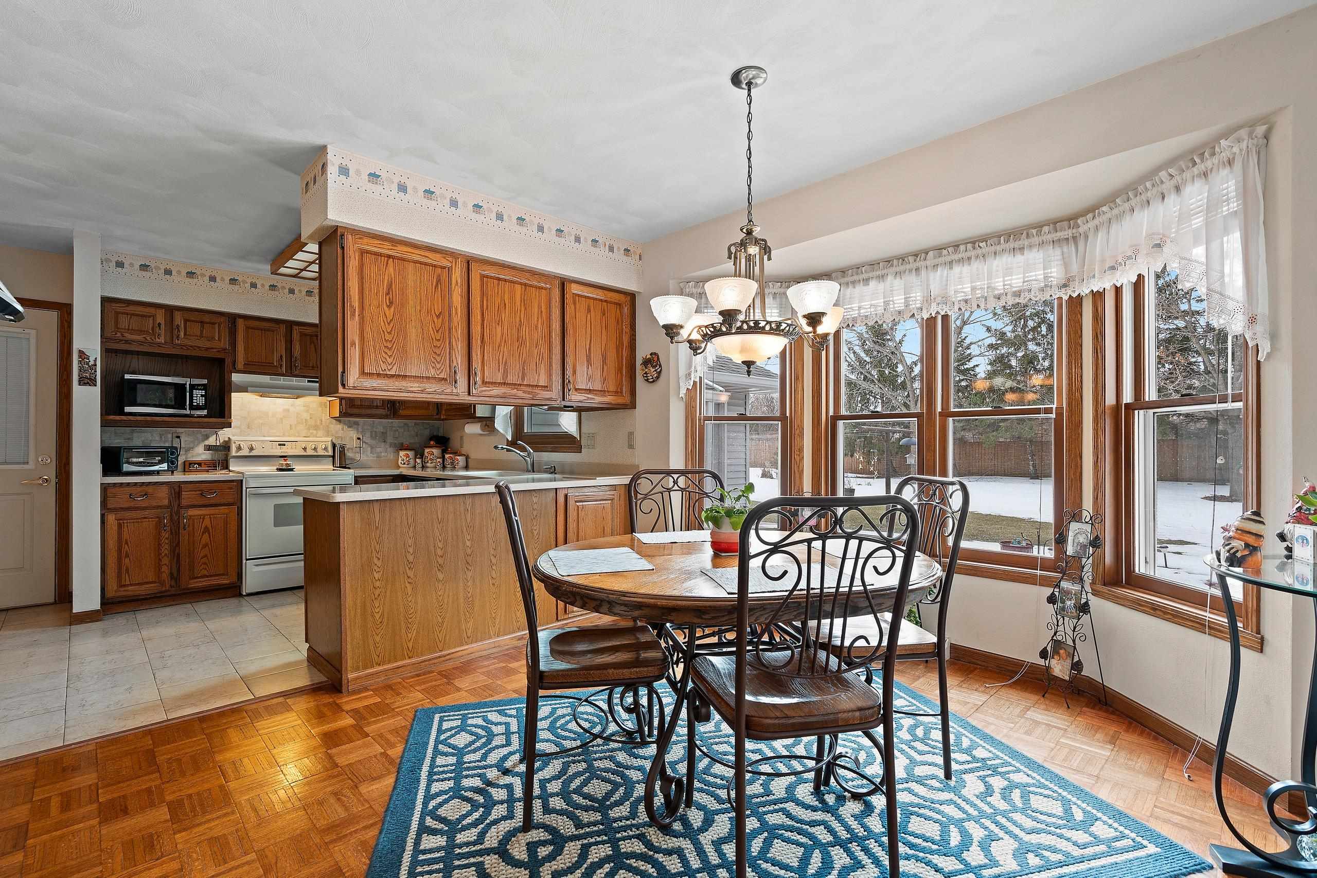 2911 Ridgeway Drive Neenah, WI 54956 - Photo 7 of 28