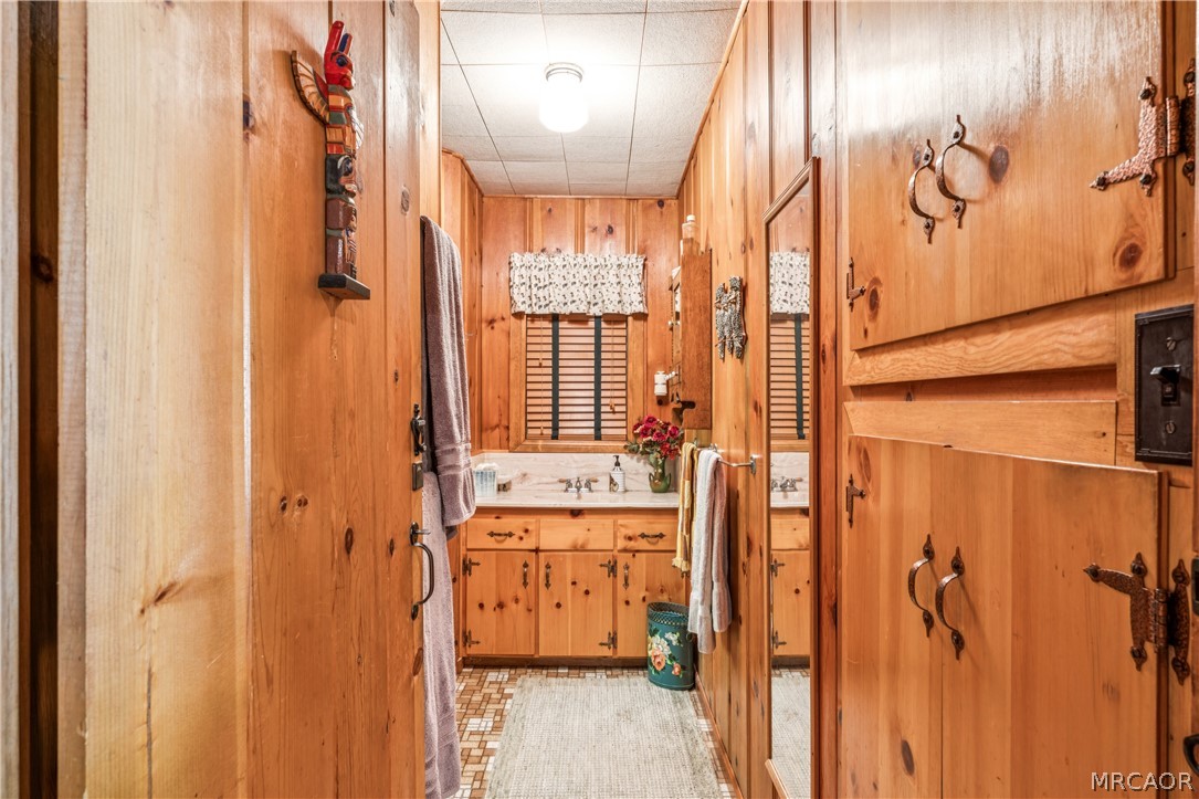 404 Hillside Road Lake Arrowhead, CA 92352 - Photo 7 of 30