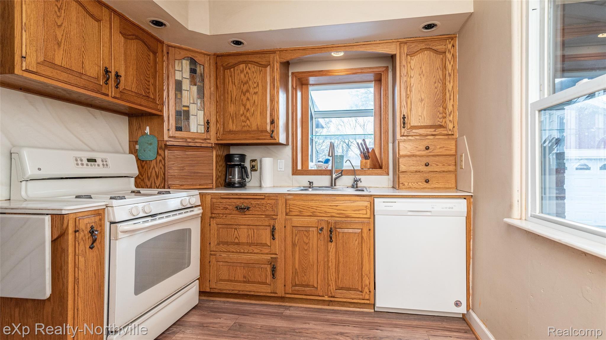 10872 Spencer Road Brighton, MI 48114 - Photo 20 of 45 019_13.jpg