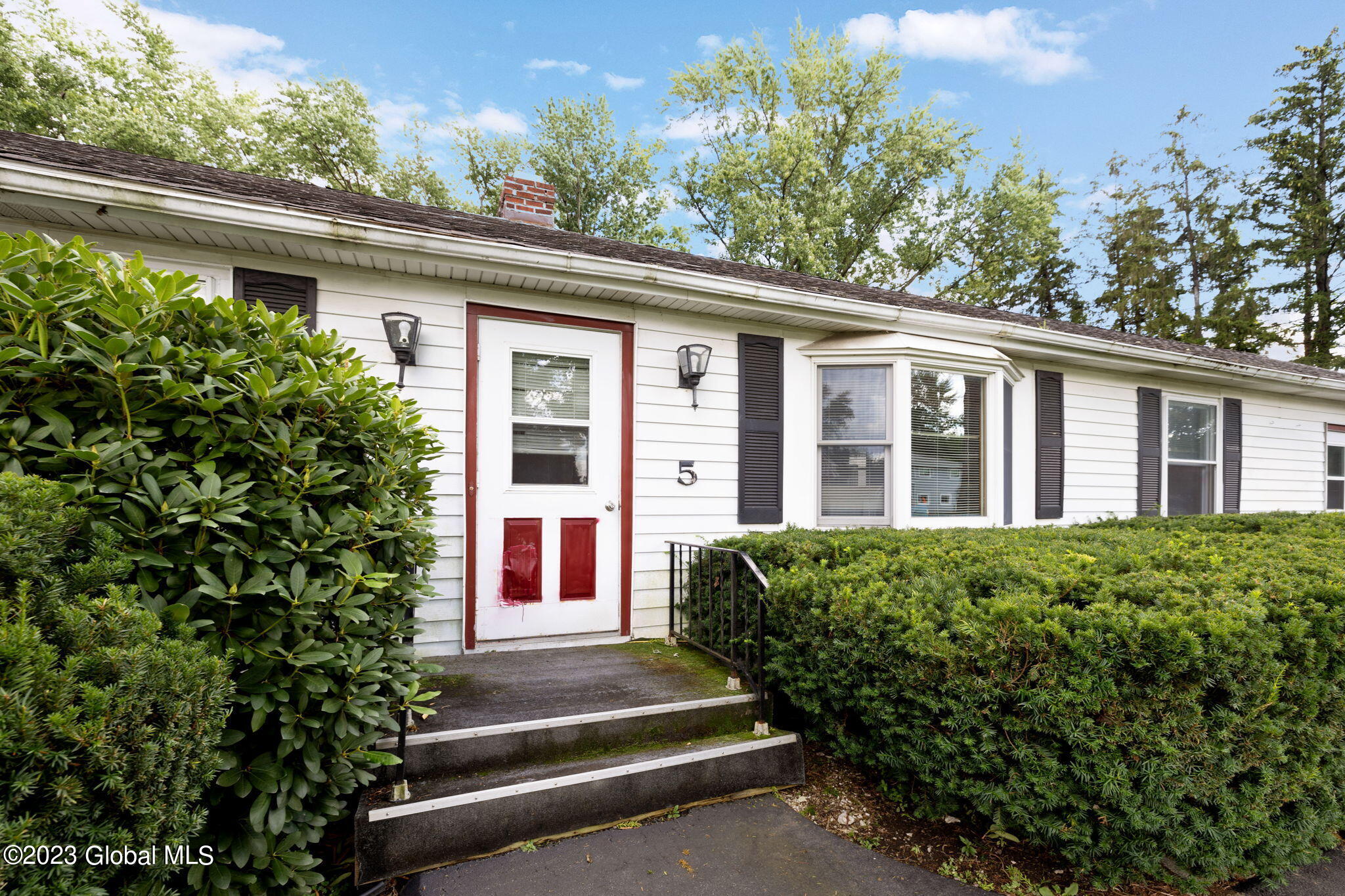 5 Sunset Drive Colonie, NY 12110 - Photo 3 of 32 3-web-or-mls-5SunsetDr_03