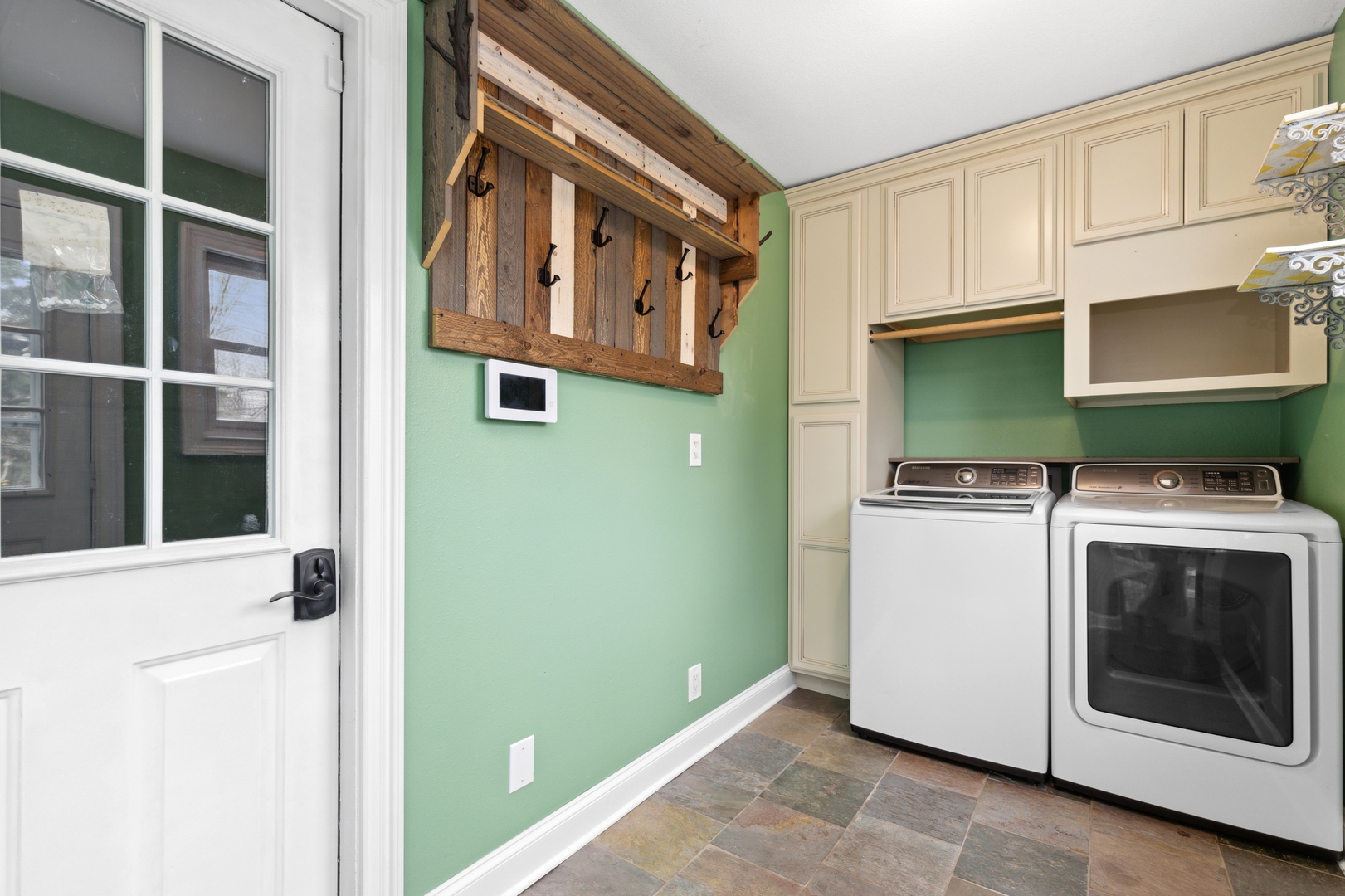 1000 Hollywood Boulevard McHenry, IL 60050 - Photo 14 of 16 a utility room with dryer and washer