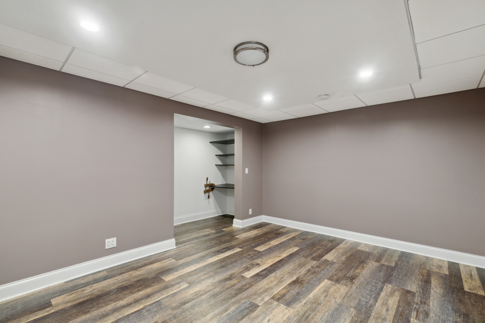 1000 Hollywood Boulevard McHenry, IL 60050 - Photo 10 of 16 a view of room