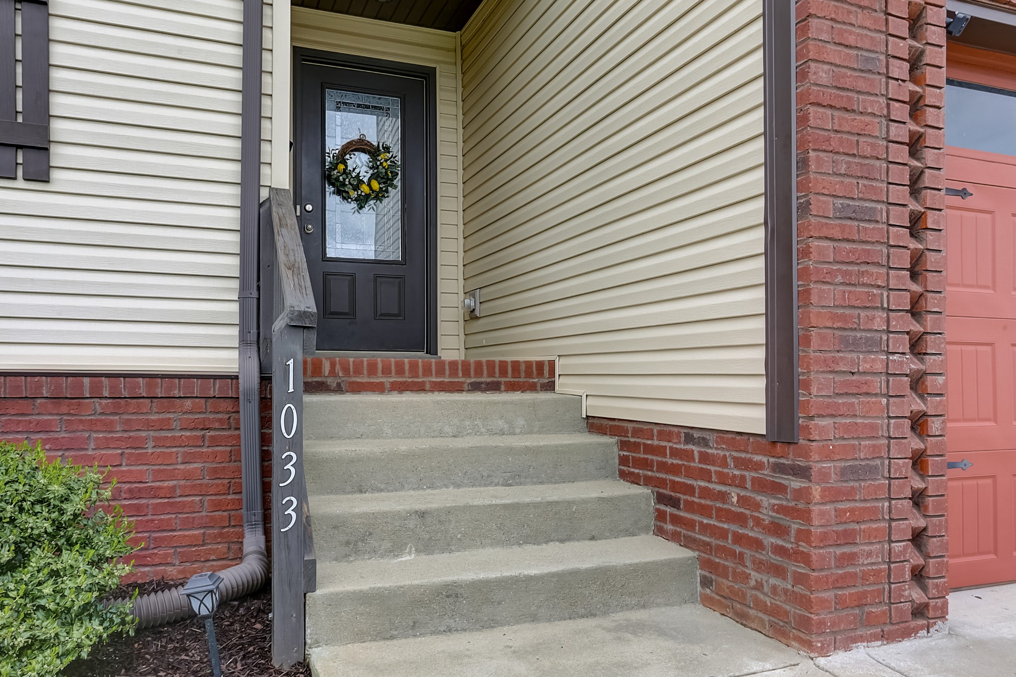 1033 Charles Thomas Road Clarksville, TN 37042 - Photo 5 of 44 Gallery Image 5