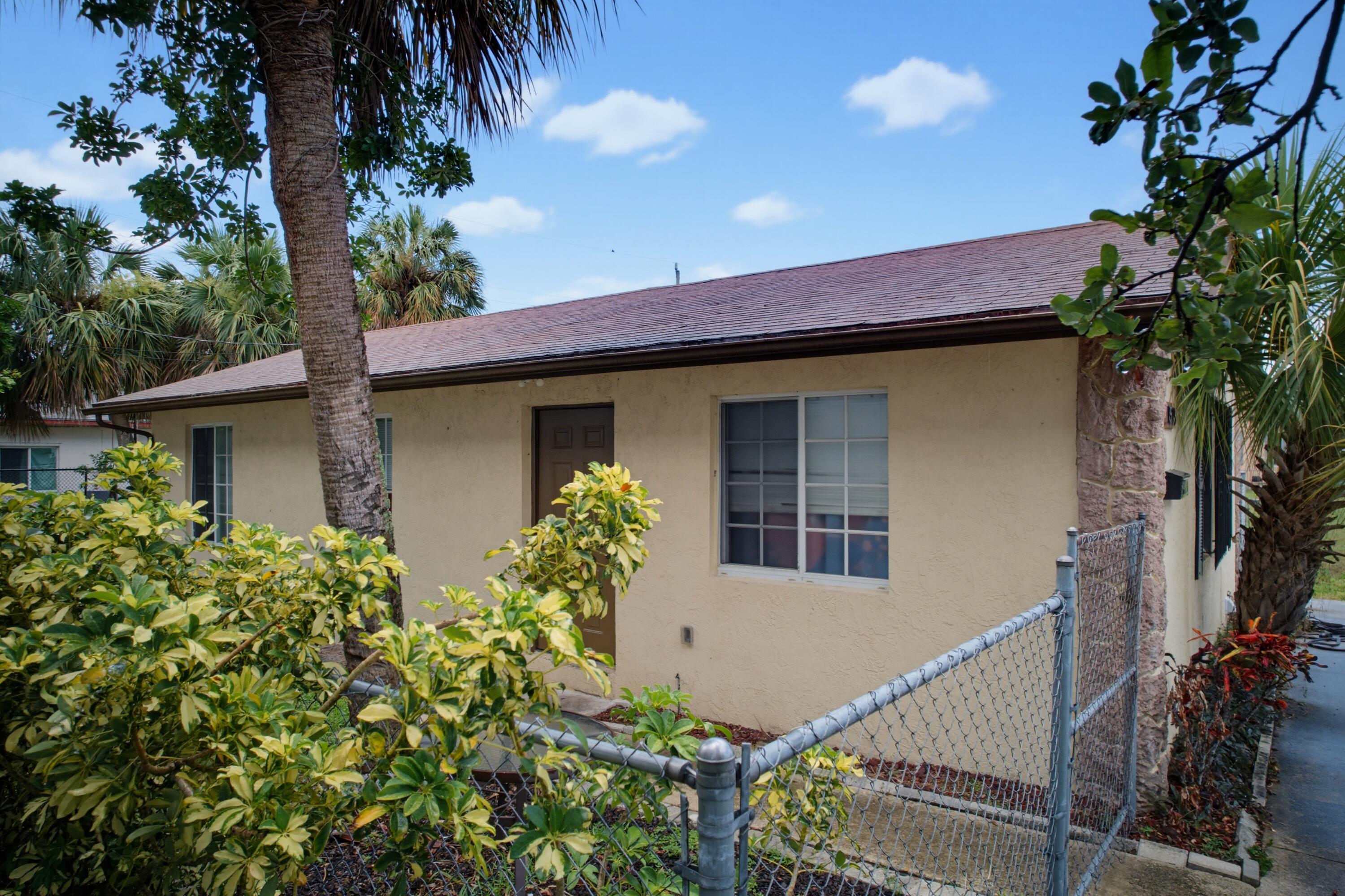 1525 West 17th Street Riviera Beach, FL 33404 - Photo 2 of 18 Woolf_1525_W_17th (4)