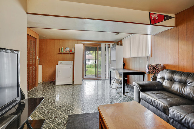 727 Delta Avenue Romeoville, IL 60446 - Photo 10 of 11 a living room with furniture and a flat screen tv