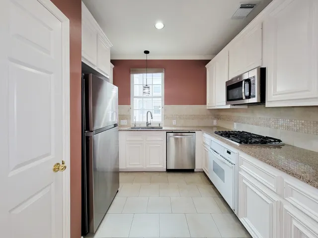 $2,750 | 2208 Taft Street, Houston, TX 77006