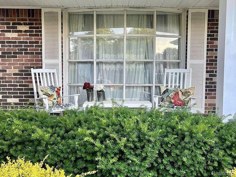 43807 Oakbrook Road Canton, MI 48187 - Photo 4 of 23