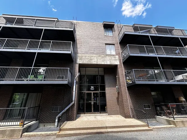 a view of a walk in closet