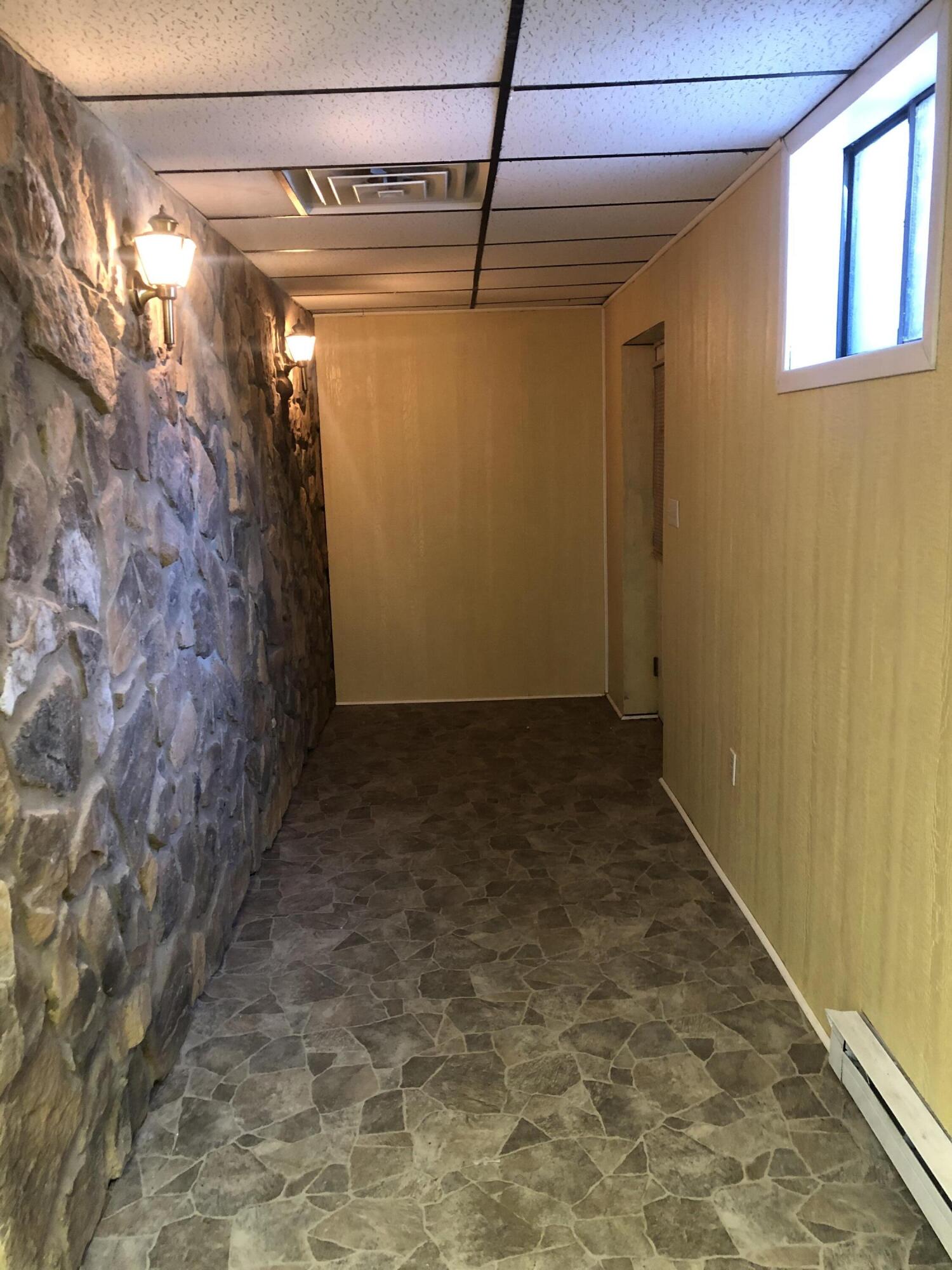 9210 Potts Creek Road Covington, VA 24426 - Photo 29 of 32 Hall Lower