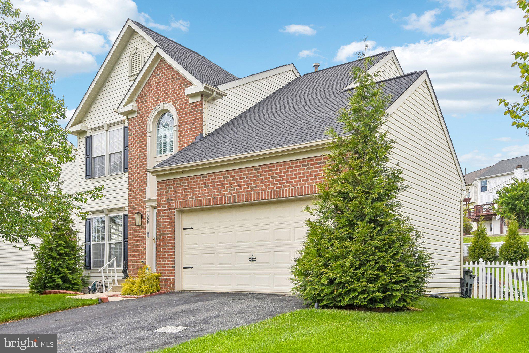 a view of a house with a yard and plants