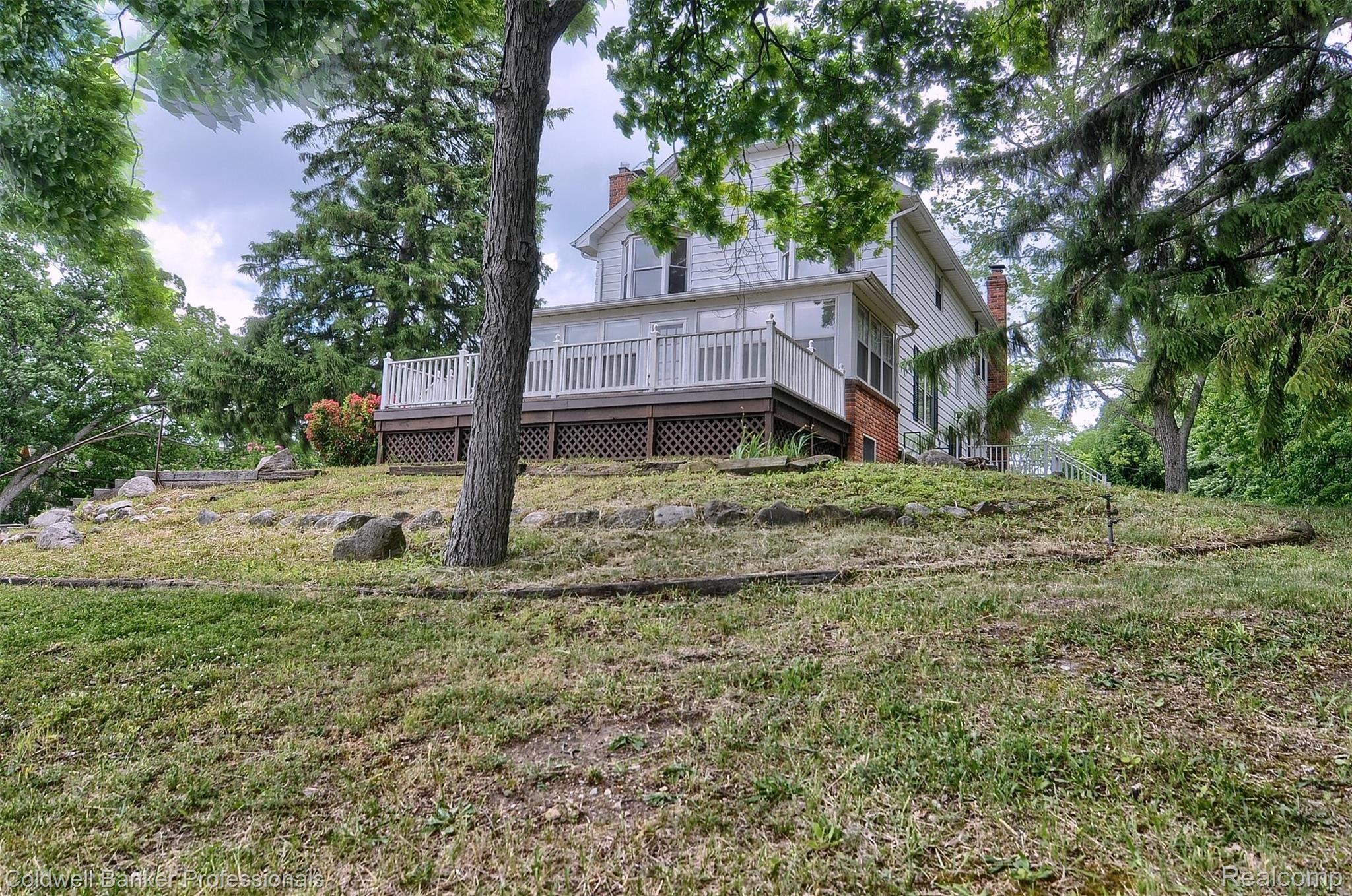 801 Maxfield Lake Road Brighton, MI 48114 - Photo 26 of 65 45-Rear 3rd View.jpg