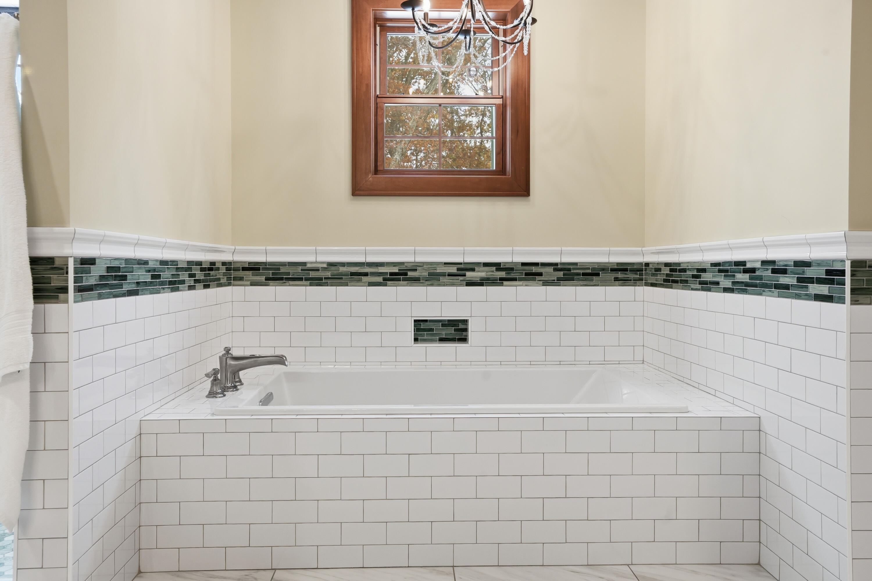 804 Shannon Drive Crown Point, IN 46307 - Photo 49 of 79 a bathroom with a bathtub