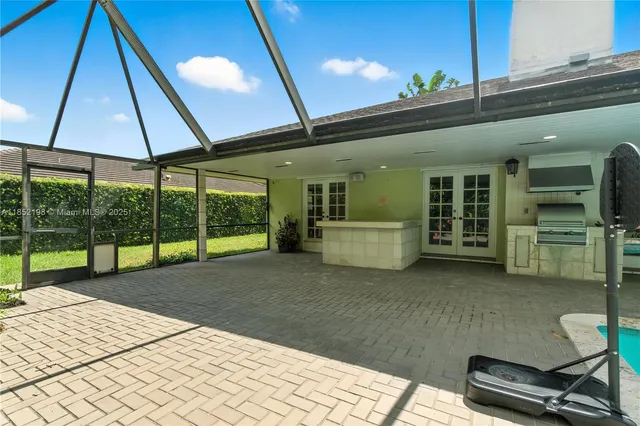 a view of an house with backyard porch and garden