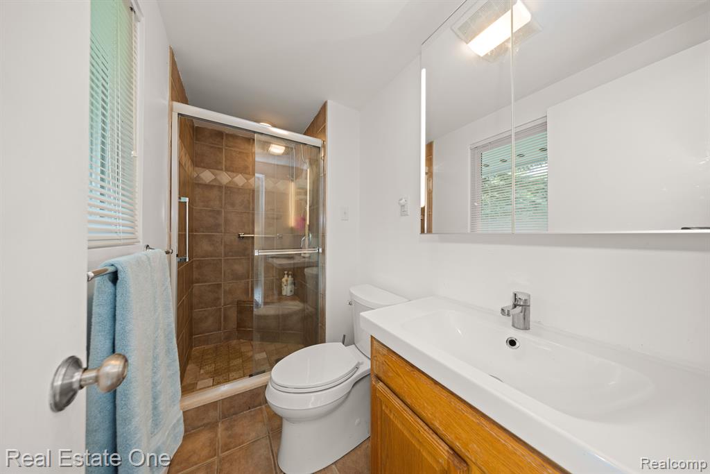 29845 Highmeadow Road Farmington Hills, MI 48334 - Photo 20 of 36