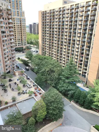 $3,200 | 1211 South Eads Street, Unit 1205, Arlington, VA 22202