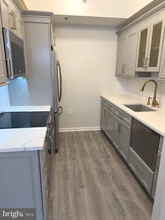 $3,200 | 1211 South Eads Street, Unit 1205, Arlington, VA 22202