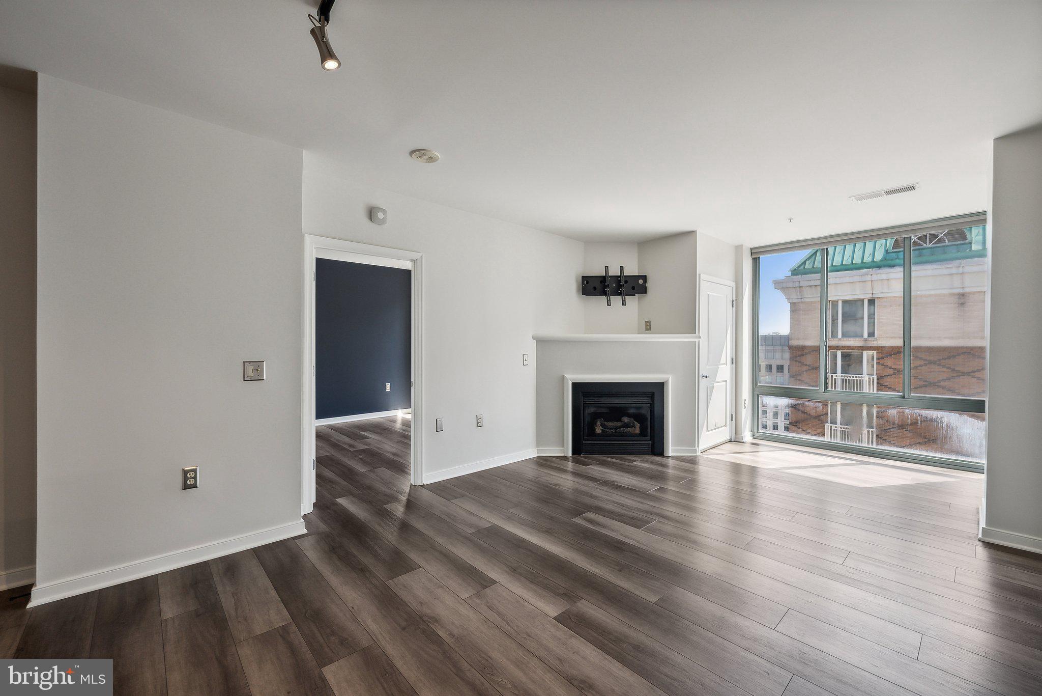 851 North Glebe Road, Unit 2008 Arlington, VA 22203 - Photo 2 of 37 Bright, modern space with city views.