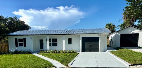 $437,000 | 2324 Northeast Pine Ridge Street, Jensen Beach, FL 34957