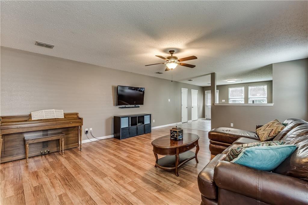 1608 Rialto Way Justin, TX 76247 - Photo 7 of 30 Gallery Image 7
