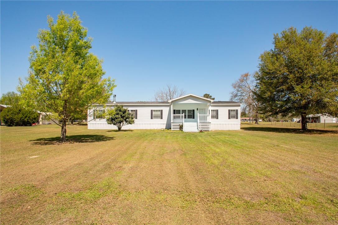 2734 Woodridge Road Waycross, GA 31503 - Photo 1 of 52