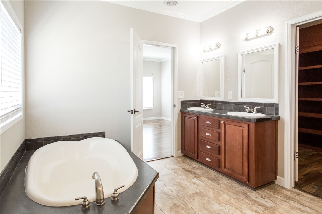 2734 Woodridge Road Waycross, GA 31503 - Photo 15 of 52