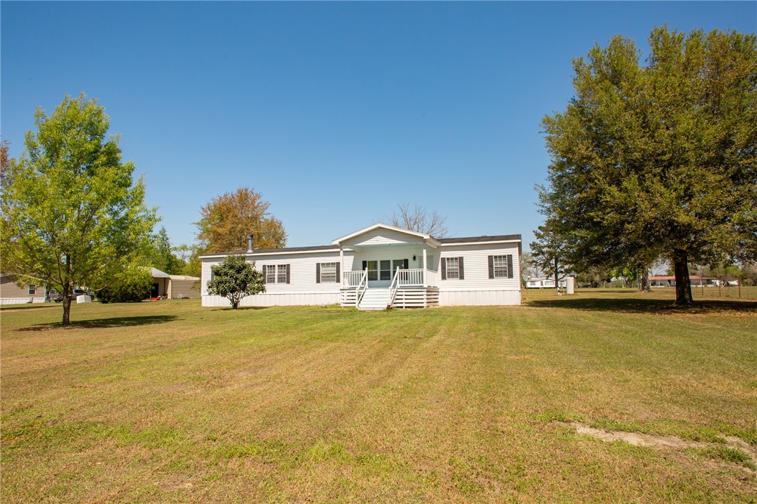 2734 Woodridge Road Waycross, GA 31503 - Photo 3 of 52