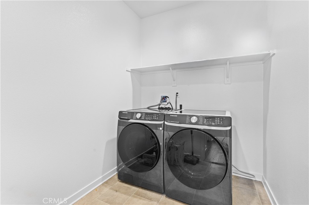 36780 Arietta Way Beaumont, CA 92223 - Photo 32 of 44 a utility room with dryer and washer