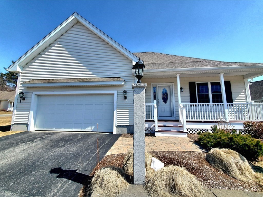 3 Dunrobin Circle, Unit 3 Methuen, MA 01844 - Photo 2 of 28 a front view of a house with garden