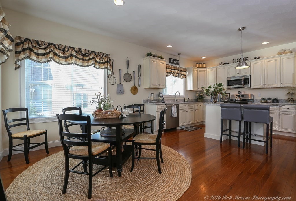3 Dunrobin Circle, Unit 3 Methuen, MA 01844 - Photo 7 of 28 a view of a dining room with furniture and wooden floor