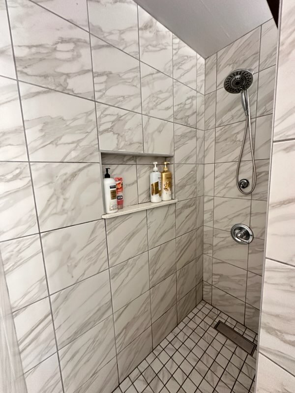 16-1562 Io Kea Rd Mountain View Mountain View, HI 96771 - Photo 14 of 30 a bathroom with a shower